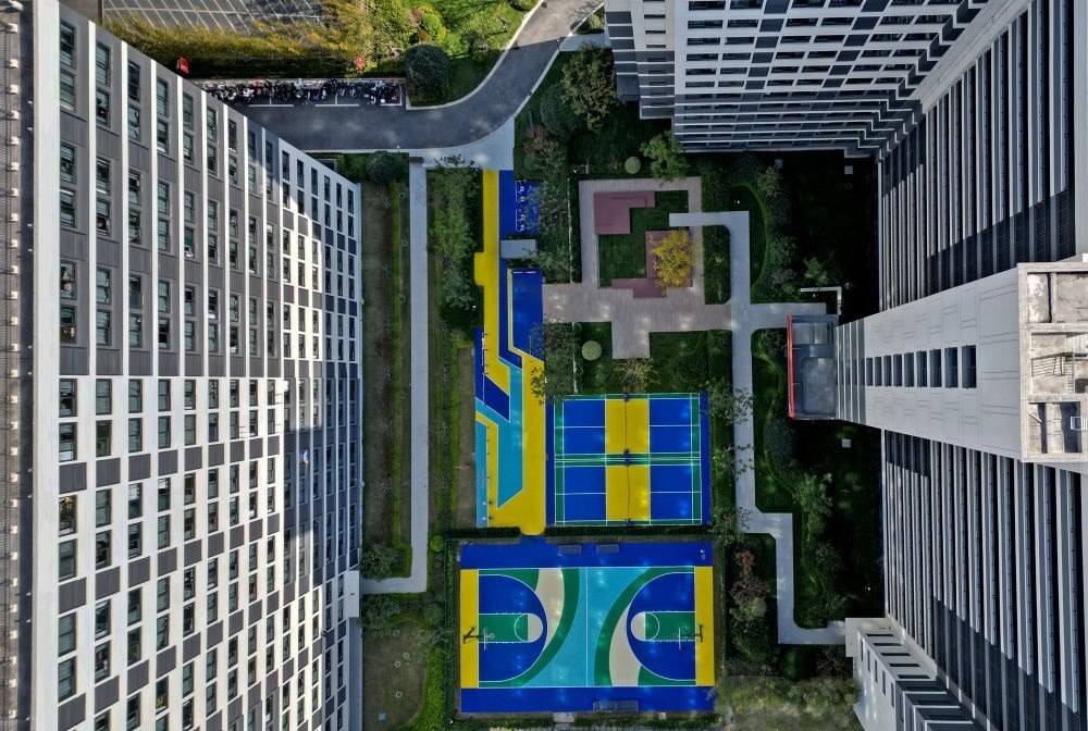 社區(qū)內(nèi)的運動場地設(shè)施（無人機照片）。