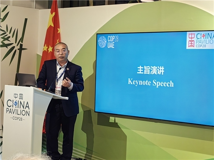 晶澳太陽能科技股份有限公司高級副總裁孫廣彬發(fā)言。COP28中國角供圖