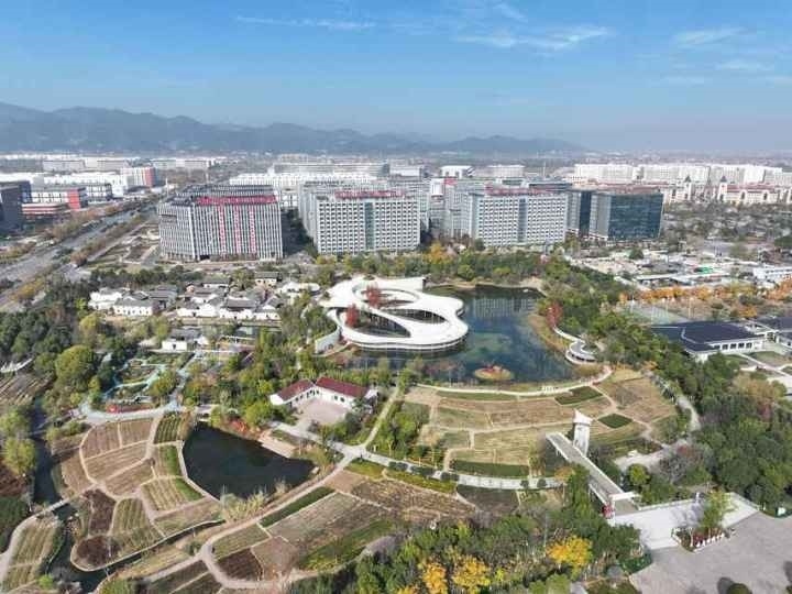 有機(jī)更新后的義烏城西街道橫塘村俯瞰圖。義烏城西街道供圖