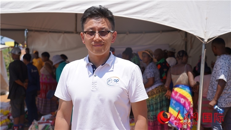 延鋒彼歐南非公司總經(jīng)理張鑫發(fā)言致辭。人民網(wǎng) 張茜攝