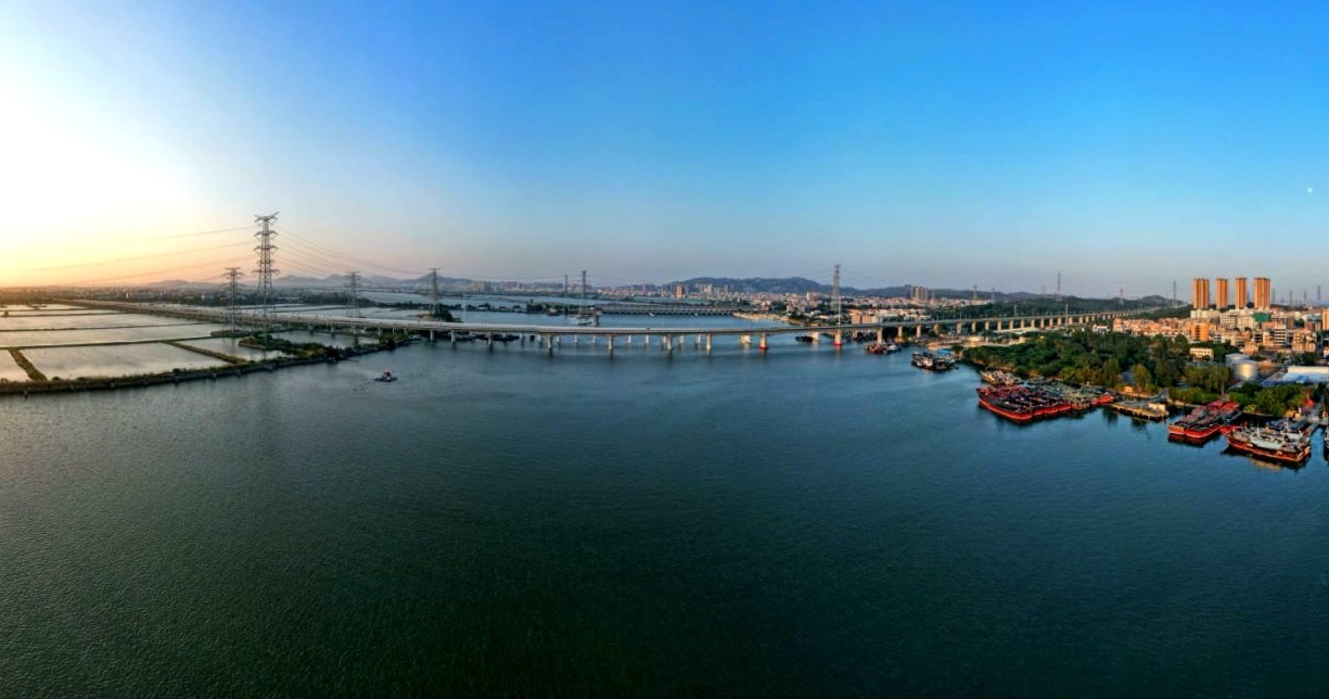 汕汕鐵路練特江大橋。國(guó)鐵集團(tuán)供圖