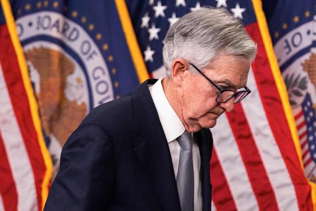 11月1日，美國聯(lián)邦儲備委員會主席鮑威爾在華盛頓出席記者會。新華社發(fā)（亞倫攝）