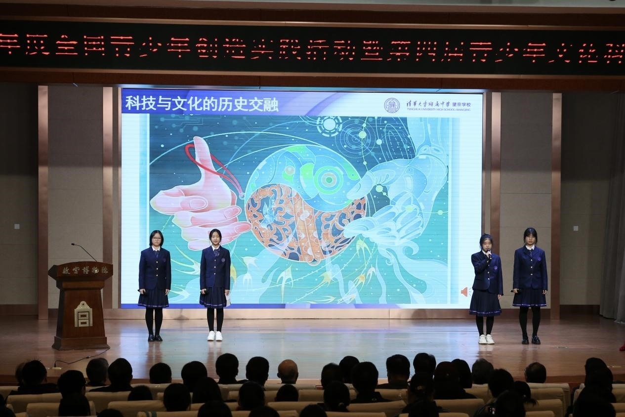 學(xué)生展示作品。主辦方供圖