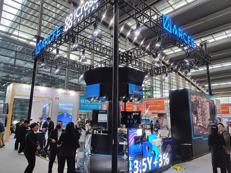 2023年12月16日，第十七屆深圳國(guó)際金融博覽會(huì)在深圳會(huì)展中心開幕，近300家金融機(jī)構(gòu)和企業(yè)攜手多款金融產(chǎn)品集中亮相。