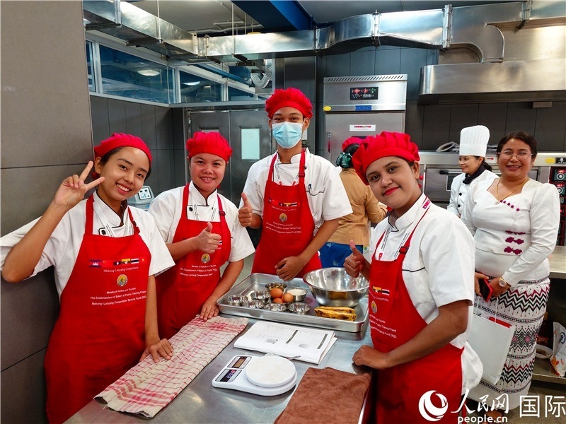 學(xué)員進行實操練習(xí)。人民網(wǎng)記者 謝佳君攝