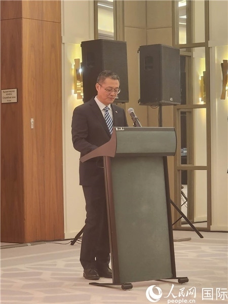 中國(guó)駐哈大使館公使銜參贊蘇予致辭。人民網(wǎng)記者 李強(qiáng)攝