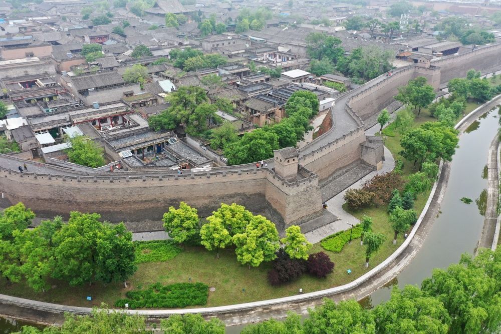 平遙古城一角（2023年5月30日攝，無(wú)人機(jī)照片）。新華社記者 詹彥 攝
