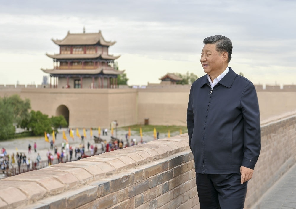 2019年8月20日上午，習近平來到嘉峪關(guān)關(guān)城，登上城樓察看關(guān)城整體面貌，聽取河西走廊長城、關(guān)隘歷史文化情況介紹。新華社記者 謝環(huán)馳 攝