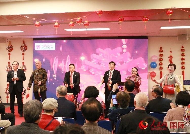 打擊樂(lè)合奏《春節(jié)序曲》。人民網(wǎng) 許可攝