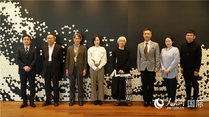 主辦方與嘉賓合影。人民網(wǎng) 蔣曉辰攝