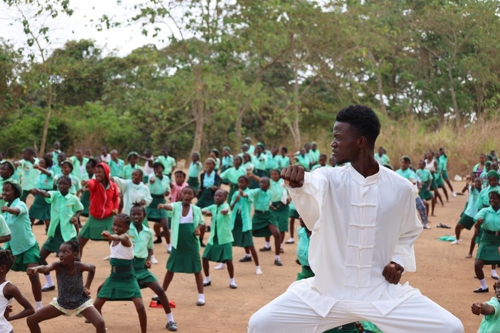 2月20日，在塞拉利昂首都弗里敦，當(dāng)?shù)貙W(xué)生在上武術(shù)課。