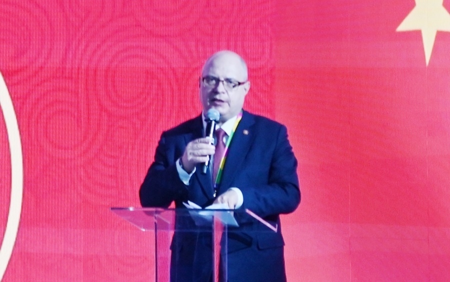 俄羅斯國家杜馬資產、土地和財產關系委員會主席兼俄中議員友好小組主席加夫里洛夫致辭。主辦方供圖 