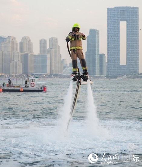 水上消防員。人民網(wǎng) 塔里克·易卜拉欣攝