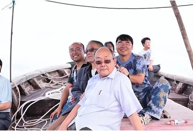 楊士莪院士參加海試。哈爾濱工程大學供圖