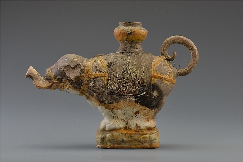 一號(hào)沉船出水的三彩象形持壺。中國(guó)文物報(bào)社供圖