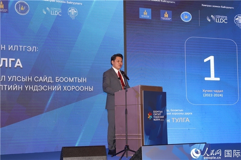 2.圖勒嘎部長(zhǎng)做主旨報(bào)告。人民網(wǎng)記者 霍文攝_副本