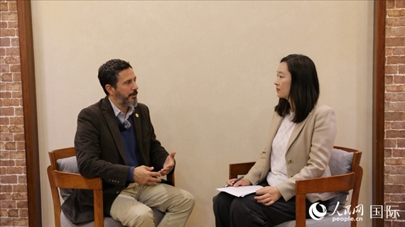 阿根廷布宜諾斯艾利斯大學(xué)阿根廷—中國(guó)研究中心主任、阿根廷知名漢學(xué)家畢嘉宏（Ignacio Villagran）接受人民網(wǎng)記者專訪。人民網(wǎng)記者 周雨攝