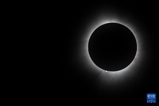 這是4月8日在美國紐約州普拉茨堡拍攝的日全食景觀。新華社發(fā)（文森特·約翰遜攝）