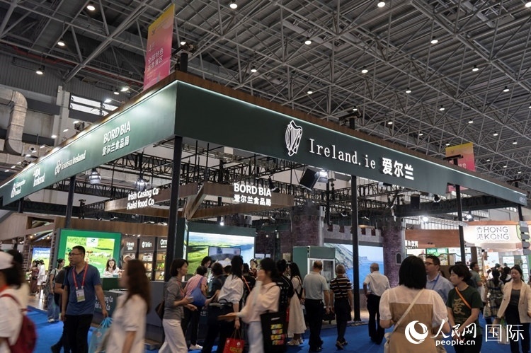 第四屆中國國際消費品博覽會愛爾蘭國家館。人民網 常沙攝
