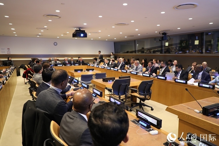 40多國常駐代表、副代表以及聯(lián)合國工發(fā)組織、糧農(nóng)組織、區(qū)域經(jīng)委會(huì)、南南合作辦公室等聯(lián)合國機(jī)構(gòu)官員等100多人參加全球發(fā)展倡議之友小組高級(jí)別會(huì)議。 人民網(wǎng)記者 李志偉攝