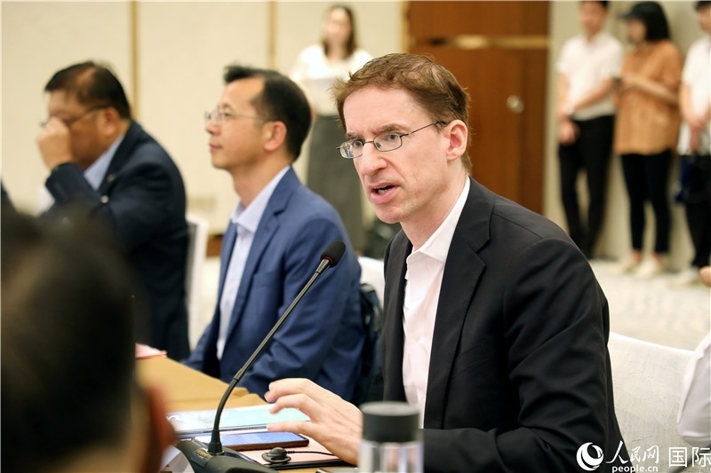 德國駐廣州總領(lǐng)事魯彥在產(chǎn)業(yè)對接會(huì)上發(fā)言。人民網(wǎng)記者趙益普攝