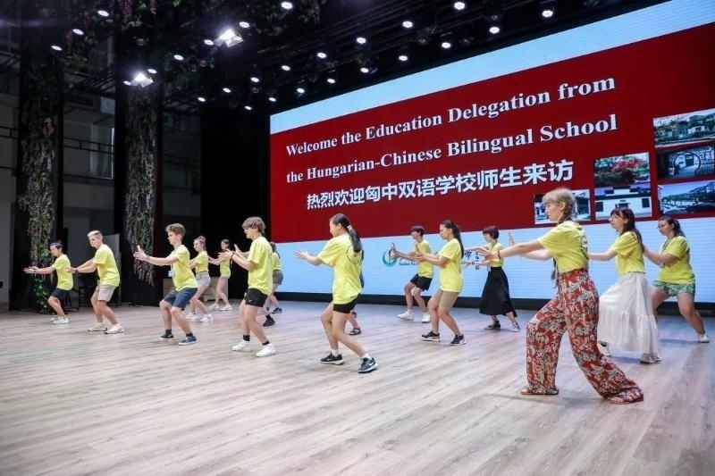 2023年7月，匈牙利匈中雙語學(xué)校師生代表團(tuán)來到江蘇參加“錦繡江蘇”青年交流項(xiàng)目。