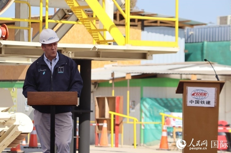 智利交通與電信部部長胡安·卡洛斯·穆尼奧斯在儀式上為盾構(gòu)機進行命名，并宣布盾構(gòu)始發(fā)。陳露明攝