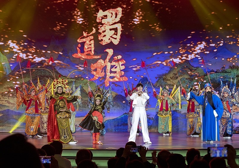 2023年10月13日，成都，“把青春華章寫在祖國大地上”大思政課網(wǎng)絡(luò)主題宣傳和互動引導(dǎo)活動在四川大學(xué)舉行。