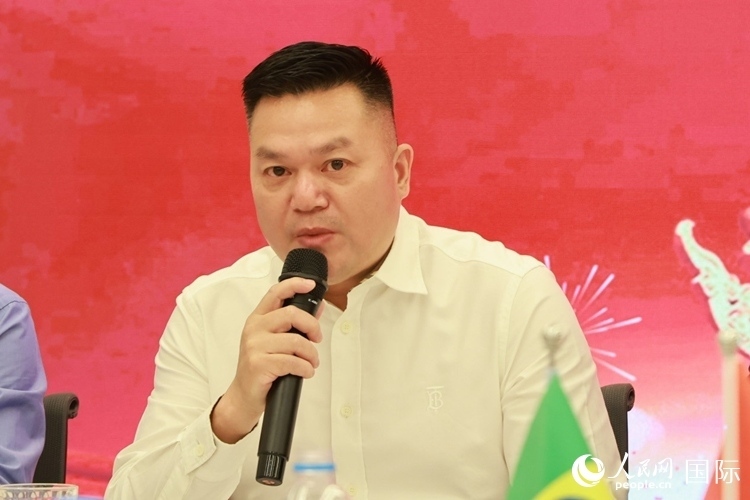 巴西和統(tǒng)會(huì)會(huì)長(zhǎng)張小春在座談會(huì)上致辭。人民網(wǎng)記者 陳海琪攝