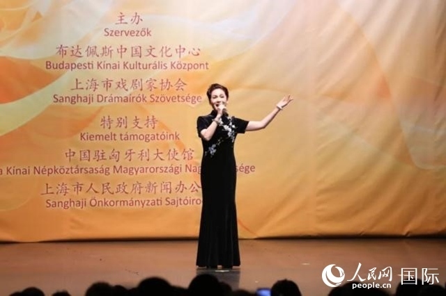 “玉蘭花開·魅力上?！弊哌M布達佩斯。葉辰亮攝