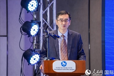 曼谷中國(guó)文化中心兼中國(guó)駐曼谷旅游辦事處主任闕小華發(fā)表演講。（普拉維攝）