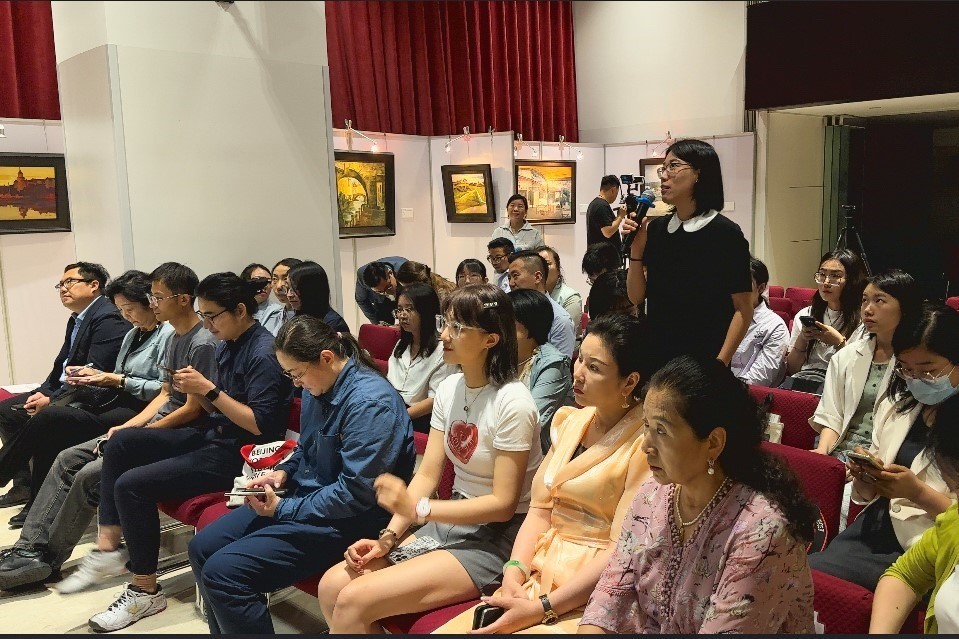 參會記者現(xiàn)場提問。