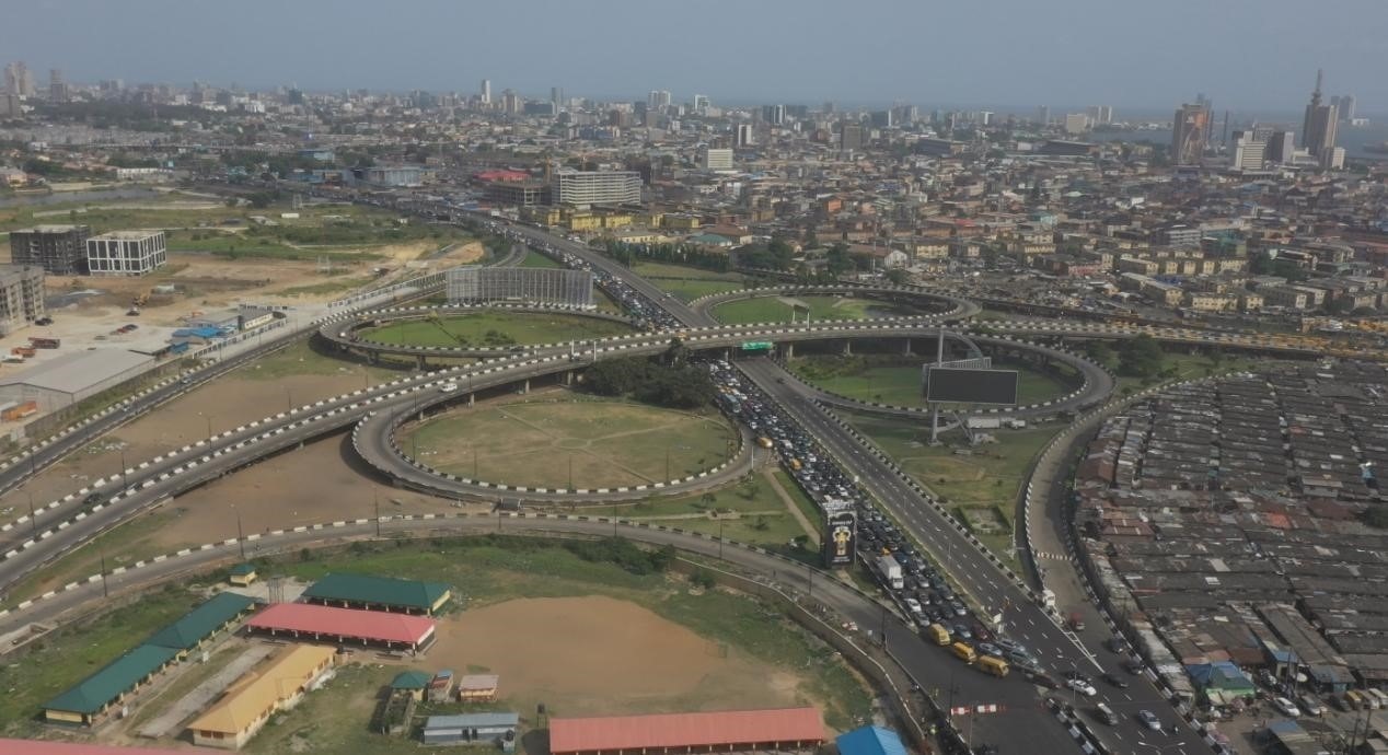 新修復(fù)的尼日利亞拉各斯三號(hào)橋鳥瞰圖。中國(guó)土木尼日利亞有限公司供圖