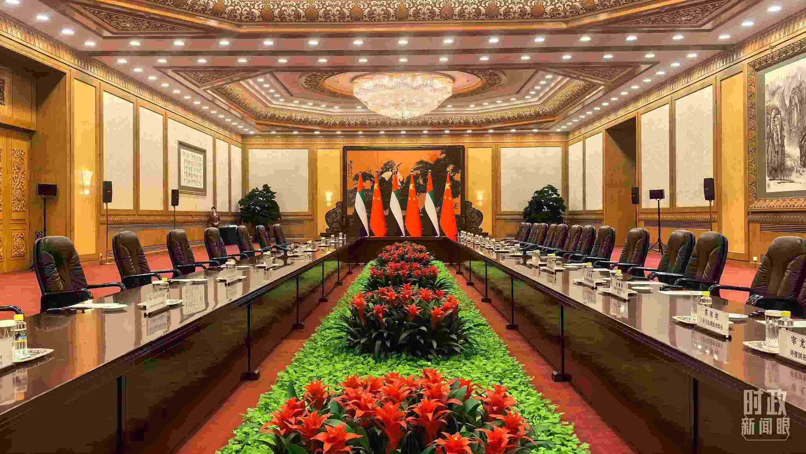 △5月30日下午，習(xí)近平主席同阿聯(lián)酋總統(tǒng)穆罕默德會(huì)談。這是會(huì)談開始前的現(xiàn)場。（總臺(tái)央視記者鄂介甫拍攝）