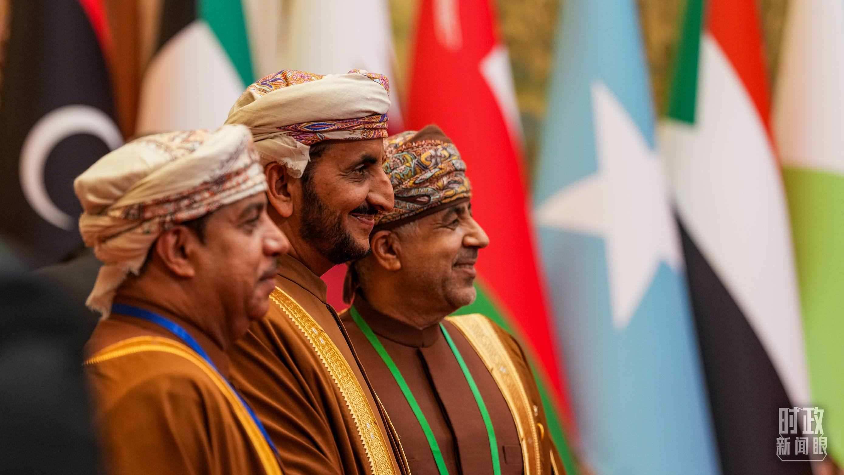 △與會(huì)代表在現(xiàn)場合影留念。（總臺(tái)國廣記者李晉拍攝）