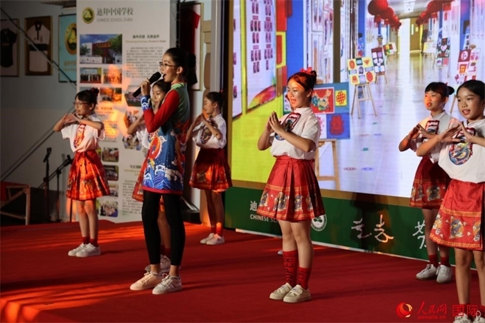 活動上，孩子們表演原創(chuàng)歌舞節(jié)目。人民網(wǎng)記者 張志文攝