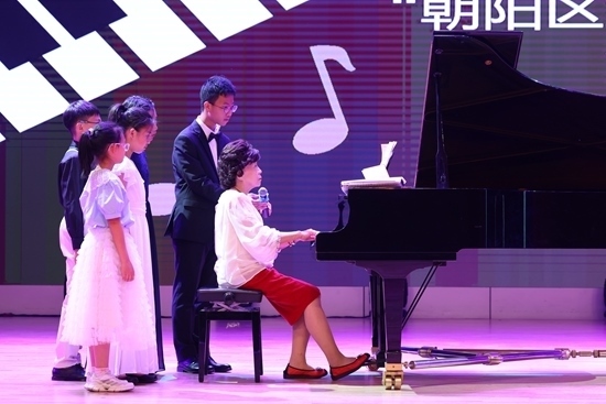 鮑蕙蕎擔任指導(dǎo)。通過專家的點評