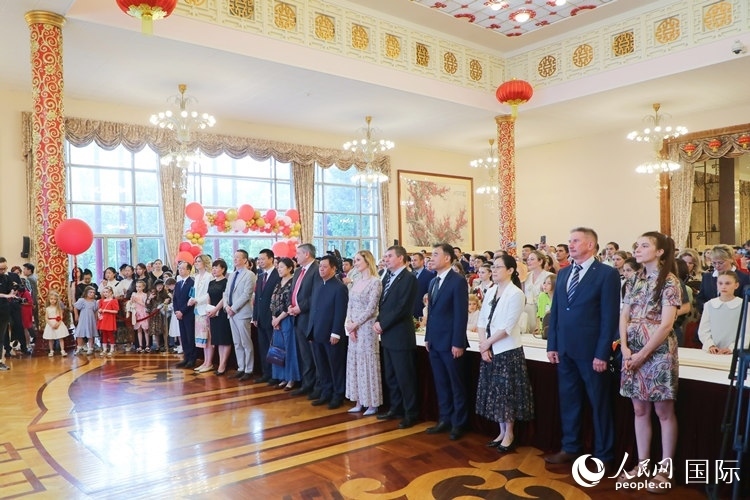 中國駐俄羅斯使館“六·一”兒童節(jié)大型招待會活動現(xiàn)場。人民網(wǎng)記者 隋鑫攝