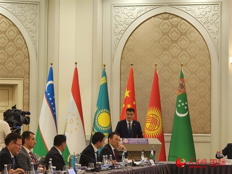 中國駐烏茲別克斯坦大使于駿致辭。人民網(wǎng)記者 李強攝