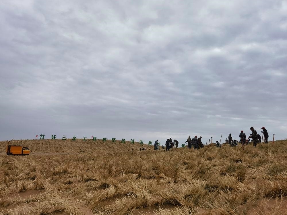 △2023年9月23日，河西走廊—塔克拉瑪干沙漠邊緣阻擊戰(zhàn)在甘肅武威市民勤縣正式啟動(dòng)。