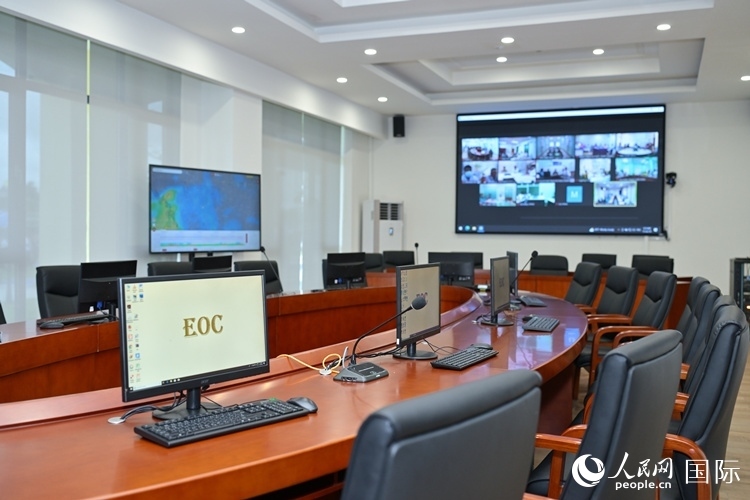 援緬甸國家疾控中心應急指揮中心內(nèi)。人民網(wǎng)記者 謝佳君攝