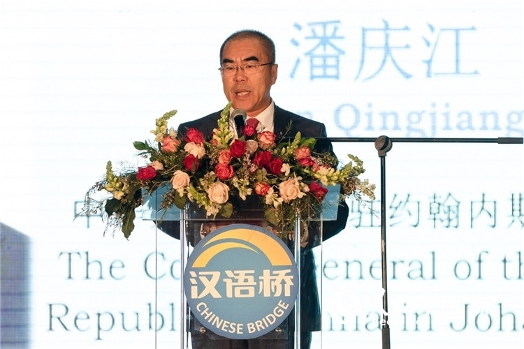 潘慶江總領(lǐng)事致辭。人民日?qǐng)?bào)非洲中心分社 希拉茲·莫林?jǐn)z