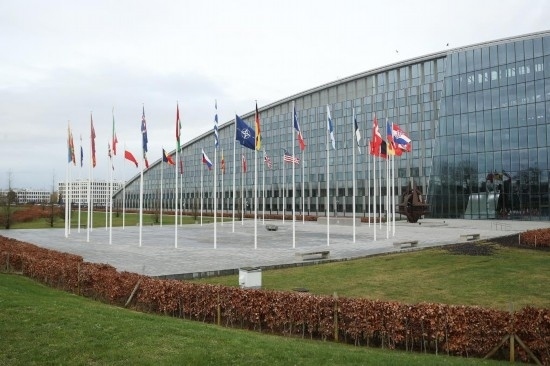  這是2月15日在比利時布魯塞爾拍攝的北約總部一角。為期一天的北約成員國國防部長會議15日在比利時首都布魯塞爾結束。會議就加強北約的威懾和防御以及對烏克蘭的支持等問題展開討論。新華社記者趙丁喆攝