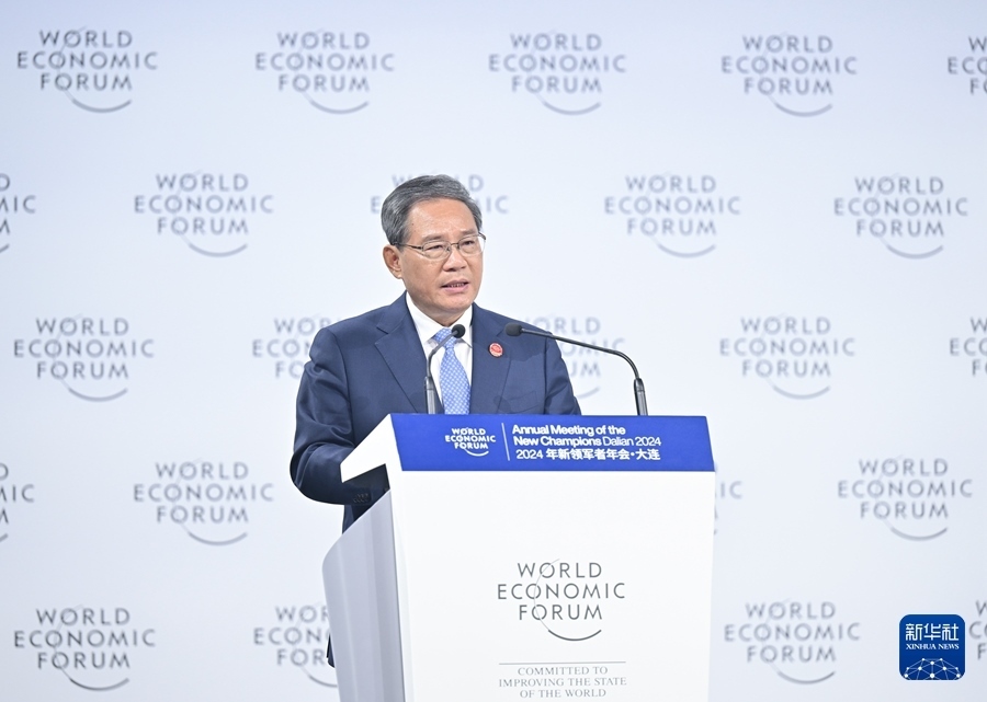 6月25日，國務(wù)院總理李強在大連出席2024年夏季達沃斯論壇開幕式并致辭。新華社記者 李響 攝