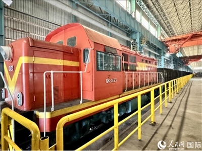 運(yùn)輸通鋼產(chǎn)品的火車(chē)。人民網(wǎng) 謝瑩攝