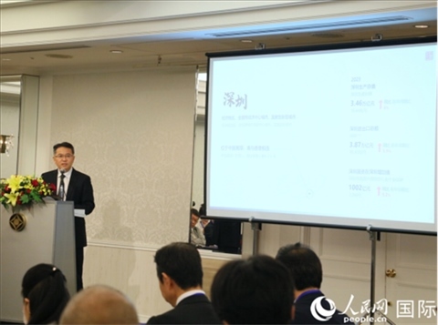 深圳市人民政府國有資產(chǎn)監(jiān)督管理委員會黨委副書記、副主任徐國東進行深圳市推介。人民網(wǎng) 許可攝