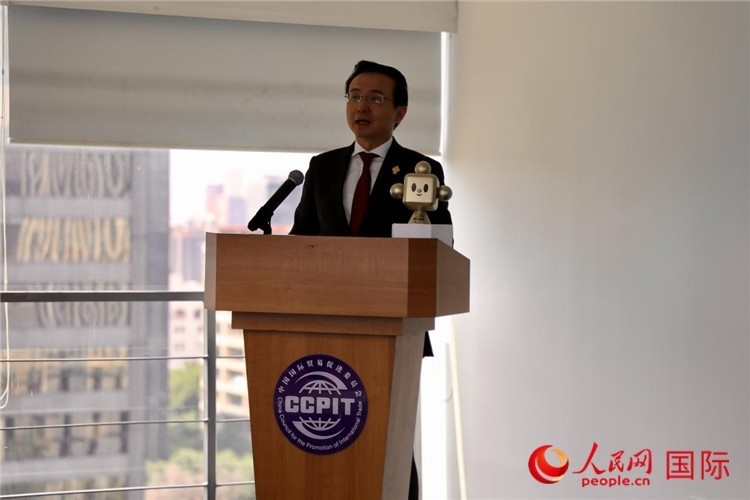 中國(guó)駐墨西哥大使張潤(rùn)發(fā)表講話。人民網(wǎng) 埃內(nèi)斯托·多明戈斯攝