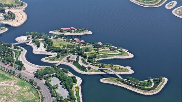 這是2024年6月28日拍攝的天津市濱海新區(qū)南灣公園一景（無人機(jī)照片）。新華社記者 李然 攝