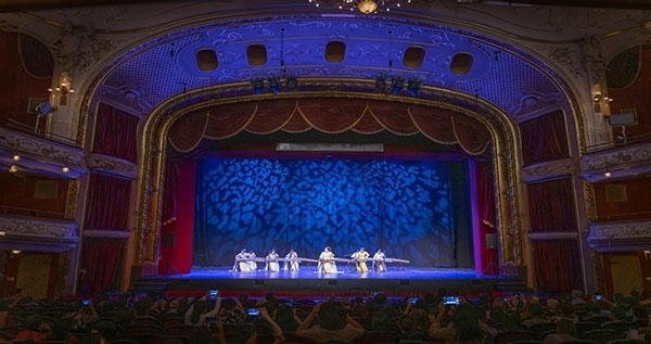 2024匈牙利青少年國際音樂會節(jié)目《戰(zhàn)臺風(fēng)》表演舞臺現(xiàn)場。兒促會藝教委供圖