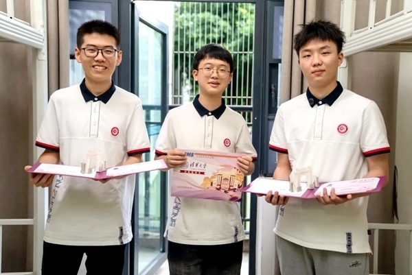 王子源（左）、母翰堯（中）、郭洋君（右）。清華大學(xué)供圖